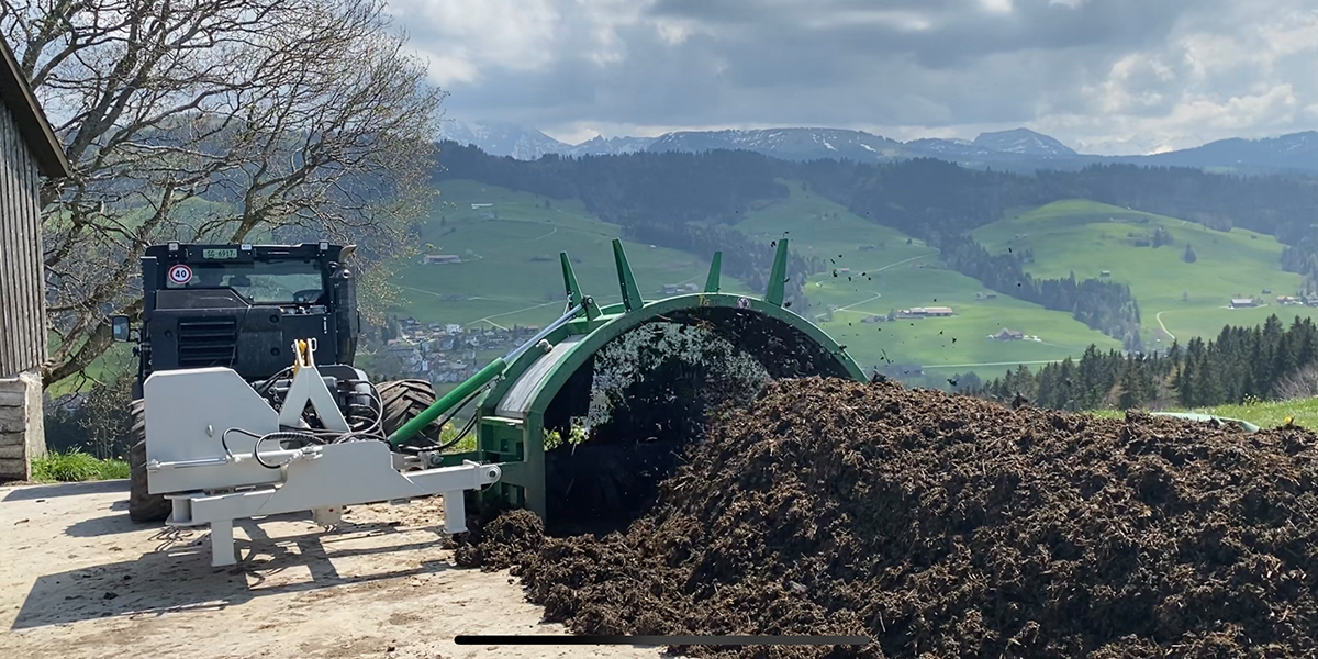 Kompostwender Dienstleistung Ostschweiz – Kompost im Einsatz