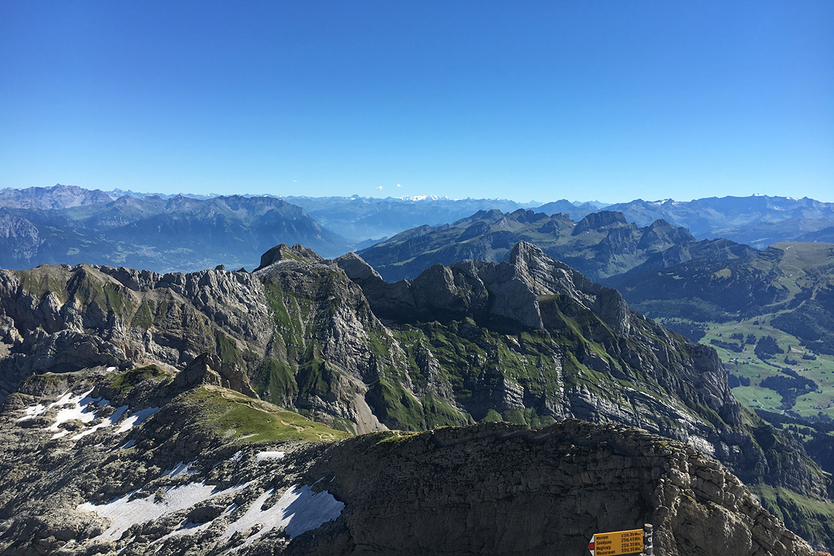 Panorama der Schweizer Alpen vom Gipfel des Säntis im Appenzellerland